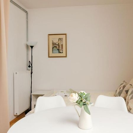 Apartment Zentral Direkt An U-Bahn Station Виена Екстериор снимка